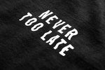Kentaro Yoshida Tシャツ "Never too late" BLACK